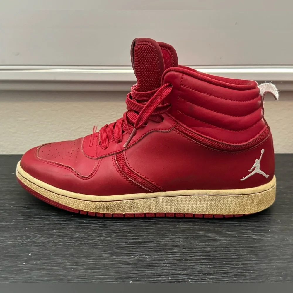 Nike Air Jordan Heritage Red Basketball Shoes Sneakers 886310-601 Boys 6Y